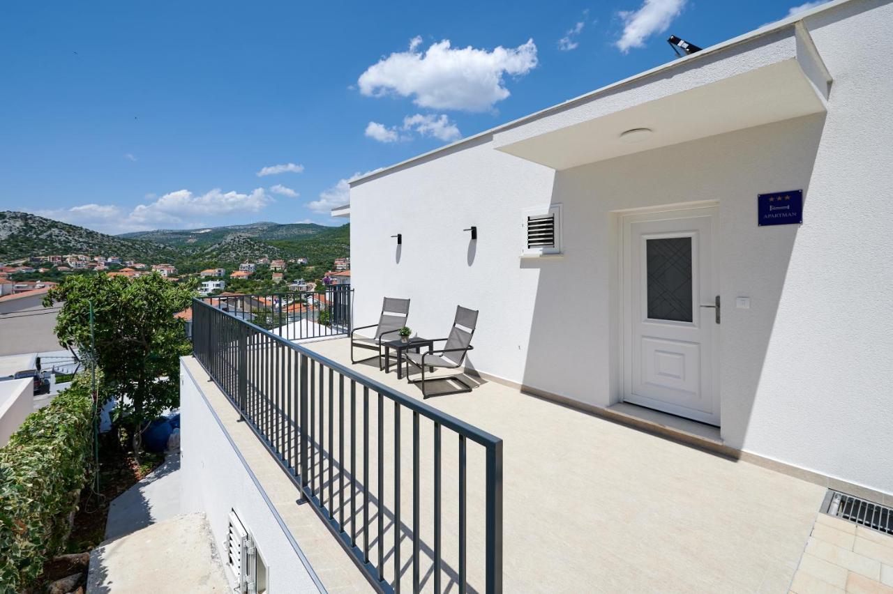 Nela & Sara - 2 Apartments With Heated Swimming Pool Seget Vranjica Exterior foto