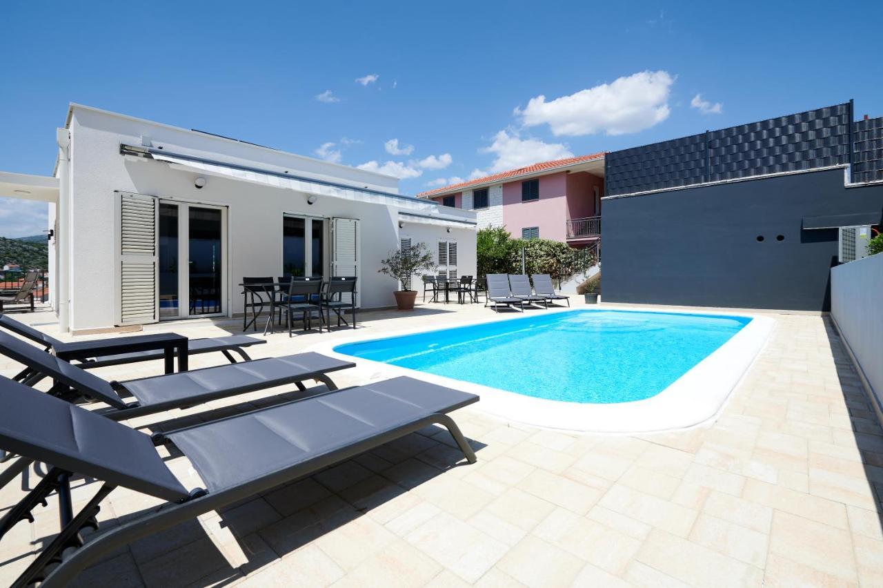 Nela & Sara - 2 Apartments With Heated Swimming Pool Seget Vranjica Exterior foto