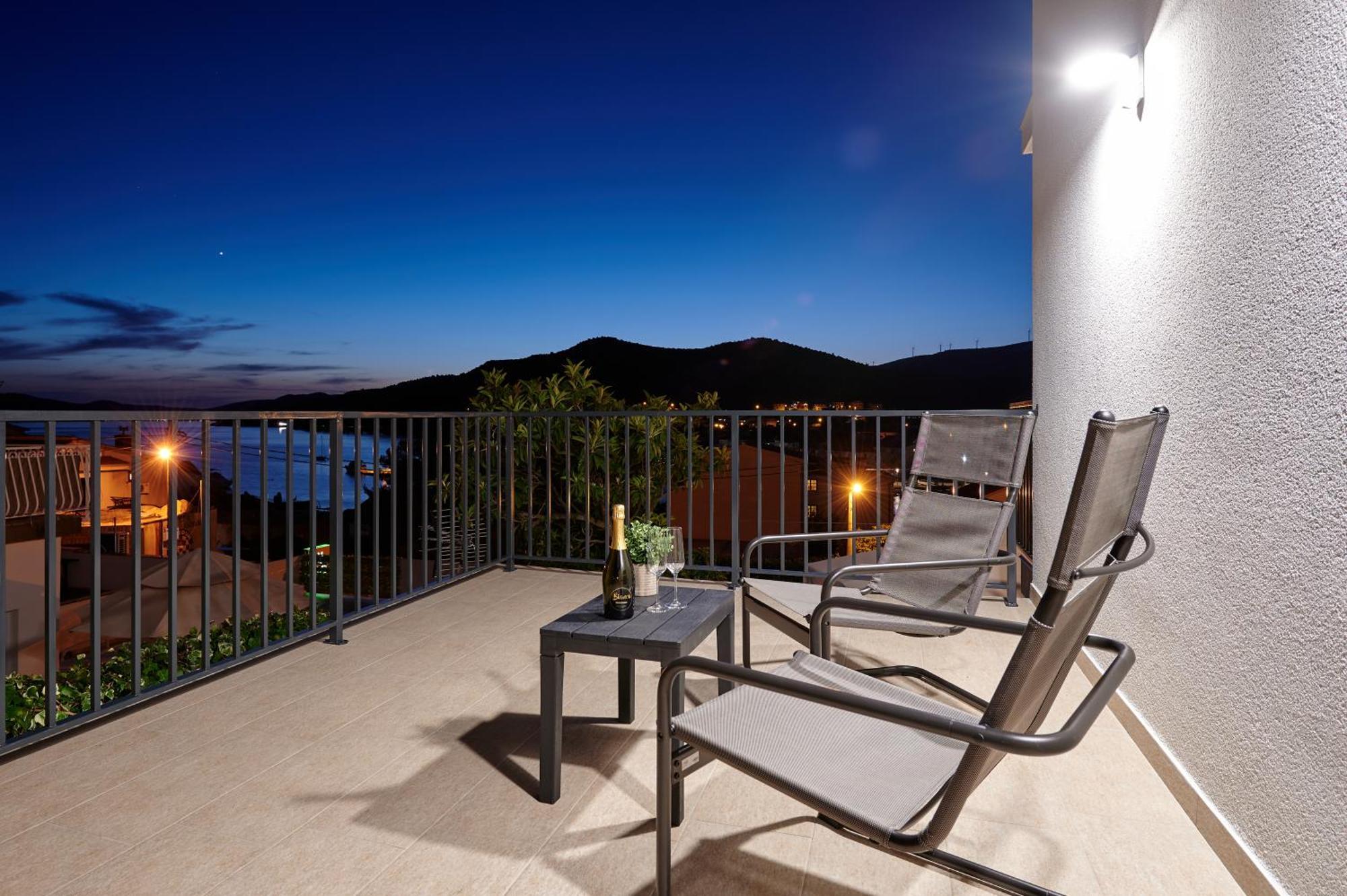 Nela & Sara - 2 Apartments With Heated Swimming Pool Seget Vranjica Exterior foto
