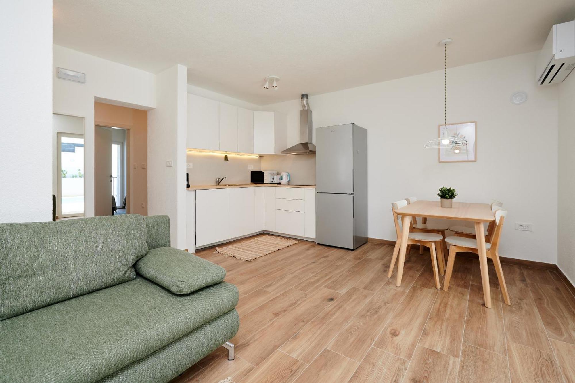 Nela & Sara - 2 Apartments With Heated Swimming Pool Seget Vranjica Exterior foto